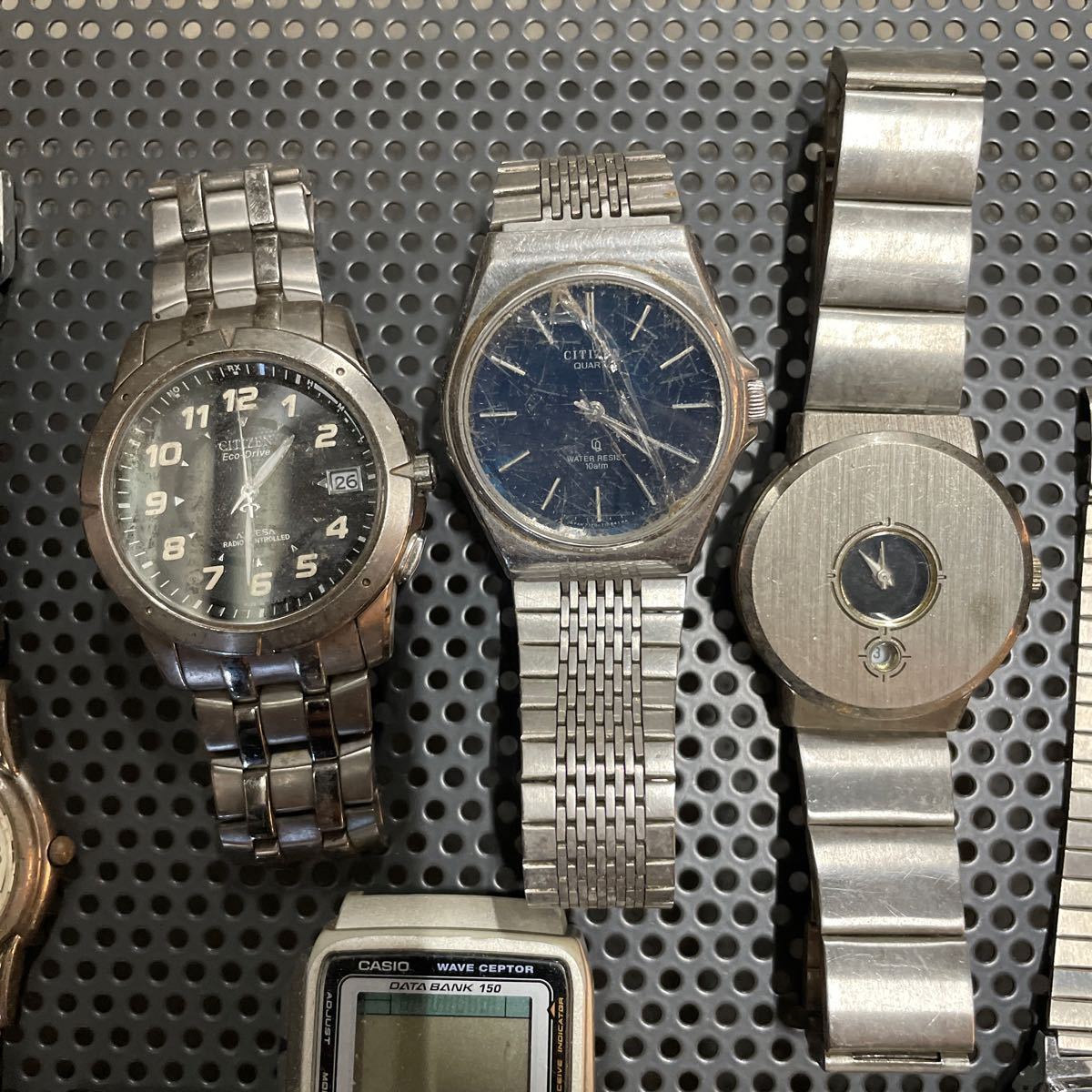 （ジャンク品）腕時計 SAINT LAURENT GIVENCHY CASIO CITIZEN ARMANI などetc まとめ売り 大量セット 昭和レトロ 希少_画像4