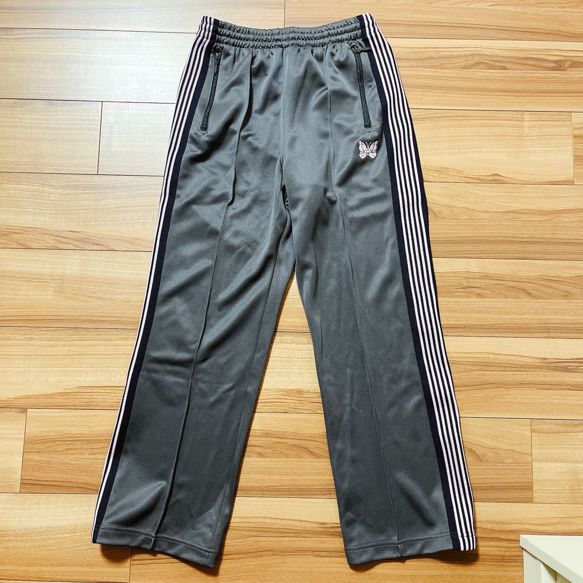 大幅値引 needles トラックパンツ ストレート グレー ピンク S 大幅値引 needles トラックパンツ ストレート グレー ピンク S