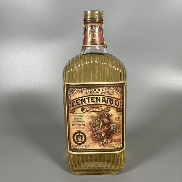 A3-536　古酒 テキーラ TEQUILA CUERVO CENTENARIO EXTRA 750ml 40度 未開封 中古品 長期保管品 沈殿物有り_画像1