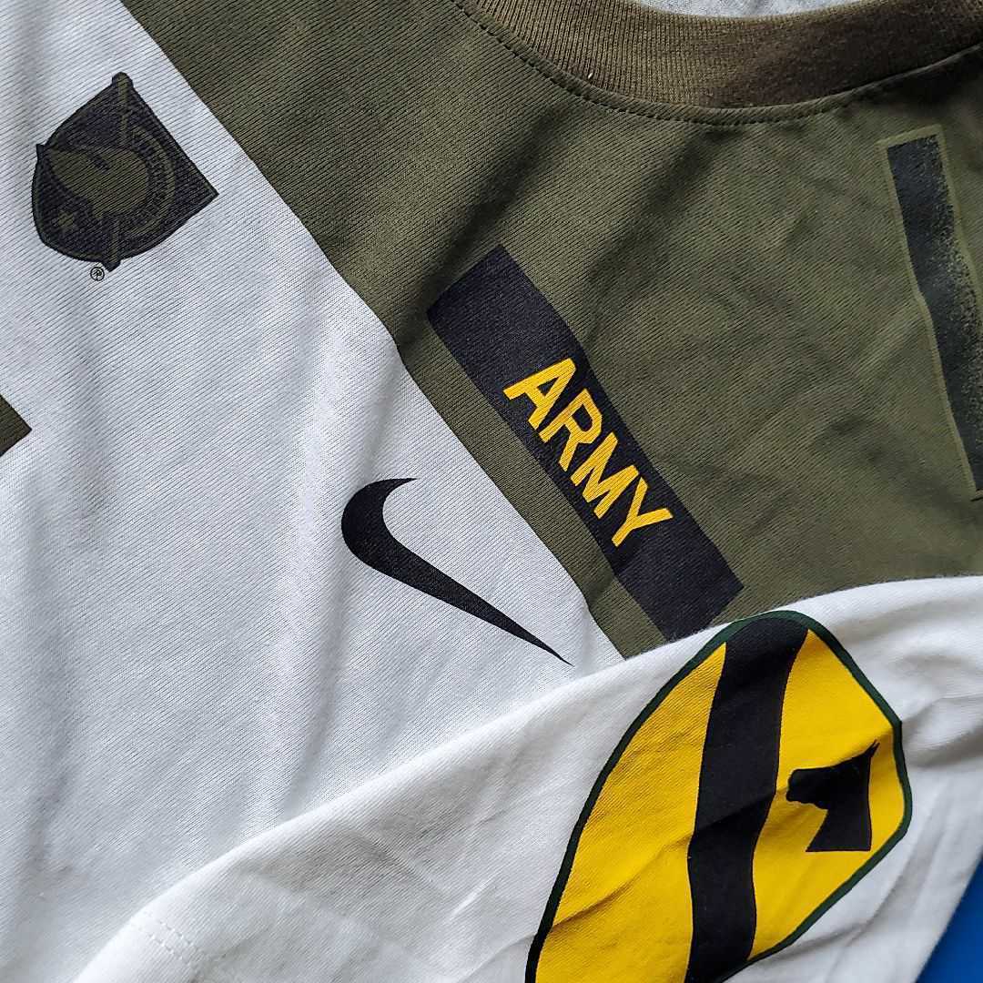 アメリカ直輸入　ナイキ　定価40ドル　綿Tシャツ　Nike　USA カモ柄　迷彩　Army　国旗　Tシャツ　Tee　NCAA　第1騎兵師団 XL_画像6