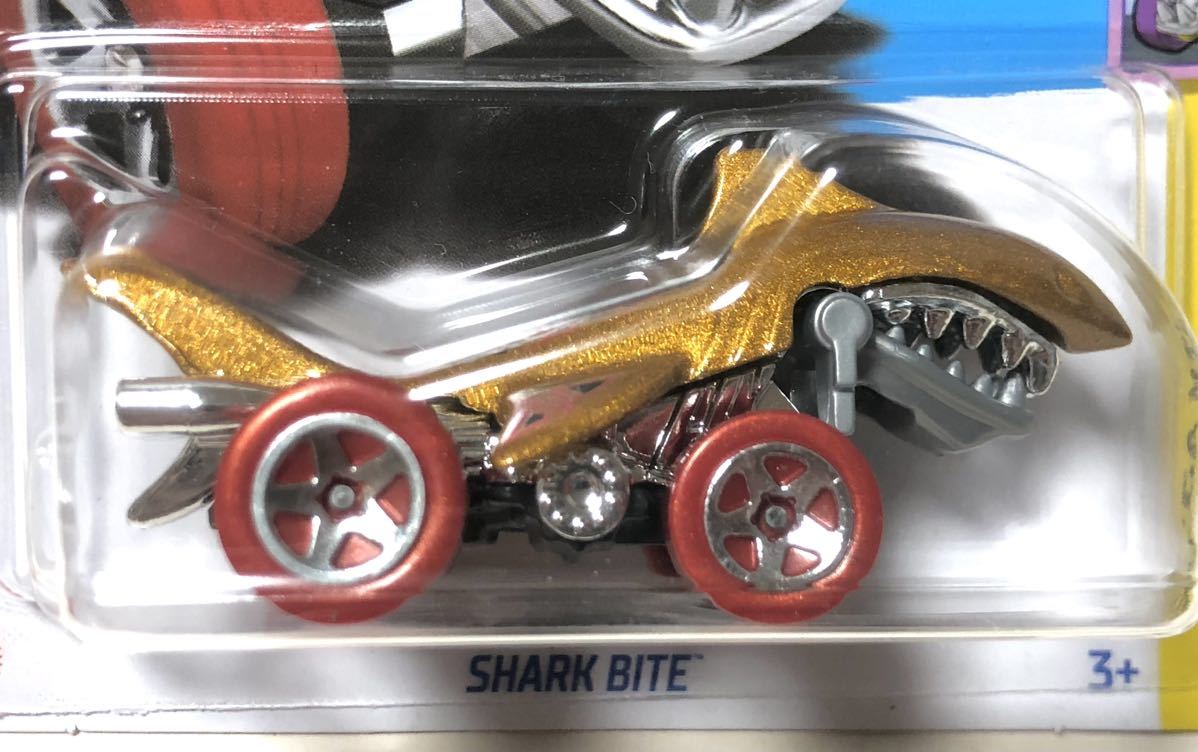 レア 日本未発売 USカード Shark Bite シャーク バイト サメ 鮫 Larry Wood ラリー ウッド 2024 Gold ゴールド 開口ギミック 絶版_画像1