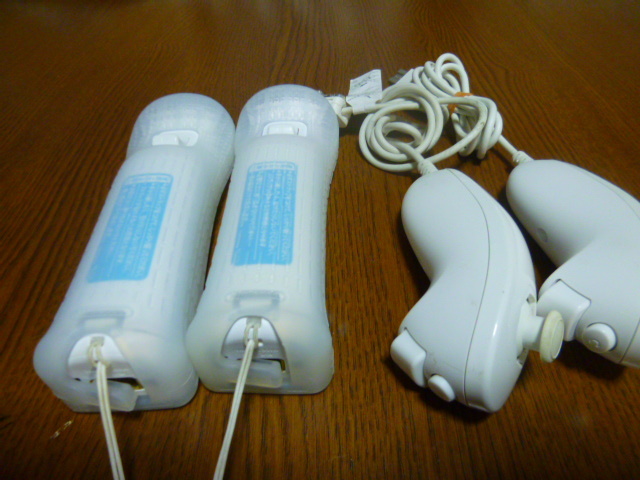 RSJN089【送料無料】Wii リモコン ジャケット 　ヌンチャク　2個セット　ホワイト　白（動作良好 クリーニング済)_画像2
