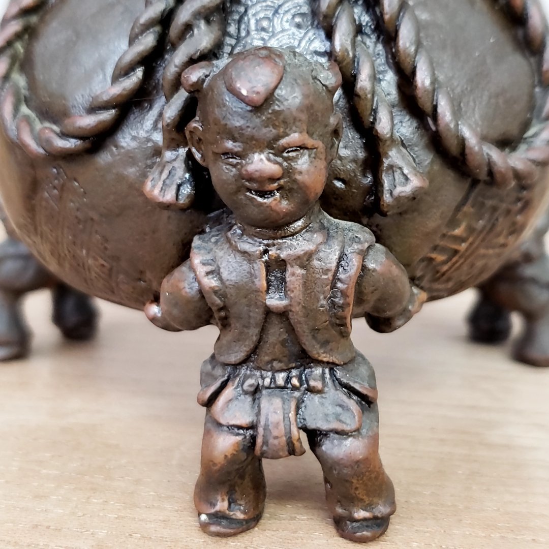 新しく着き 作 元威 三脚唐子香炉 香炉 高岡銅器 金属工芸 縁起物 宝袋 小槌 その他