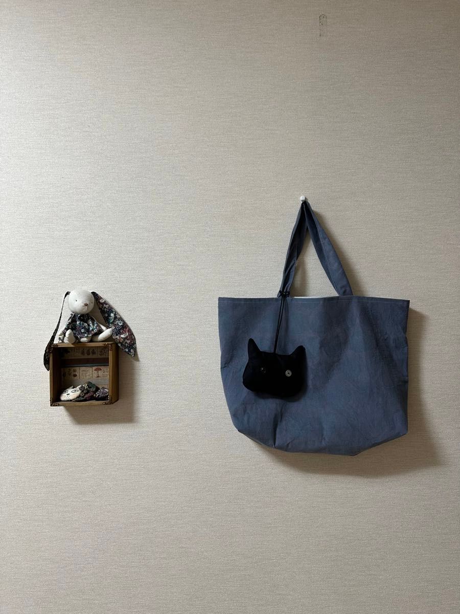 ハンドメイド 大きなトートバッグ 猫チャーム