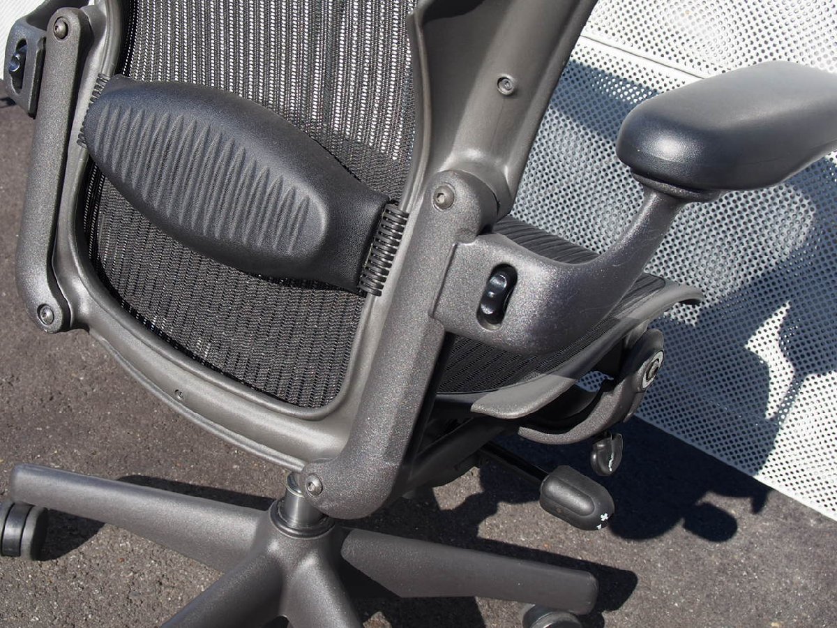 ★ 中古 Hermanmiller ハーマンミラー アーロンチェア クラシック Bサイズ フル装備 ランバー ダイアル肘 座面に破れあり（中）の画像8