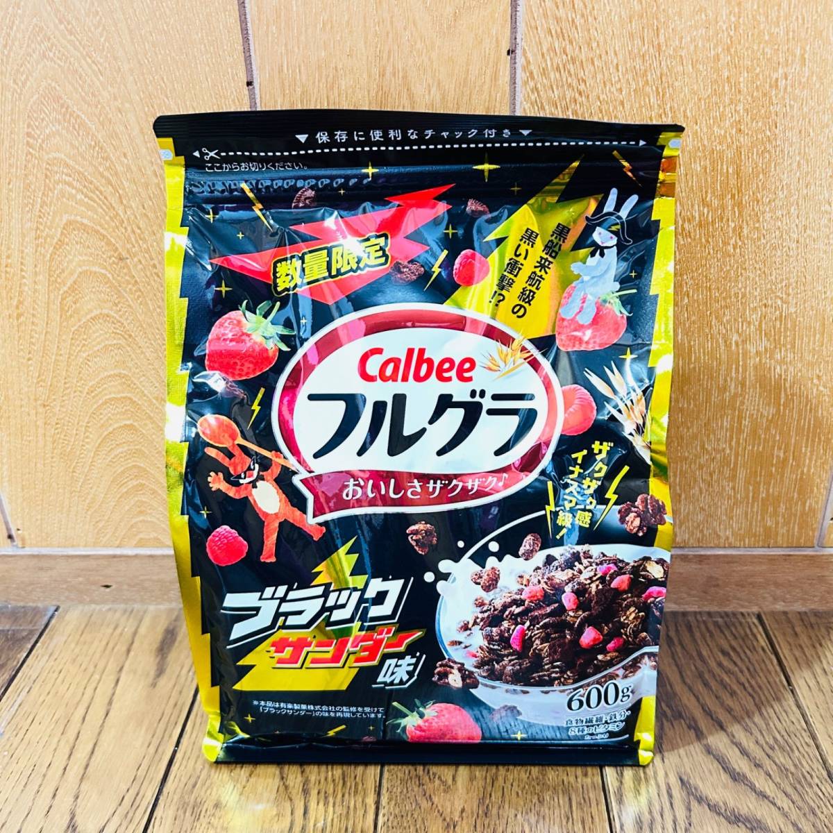 カルビー フルグラ ブラックサンダー味 600g×1袋_画像1