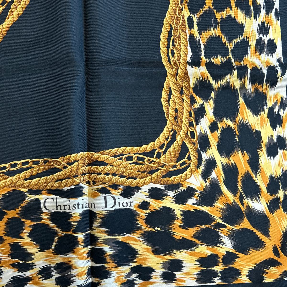 Christian Dior クリスチャンディオール シルクスカーフ シルク100％ レオパード柄の画像2