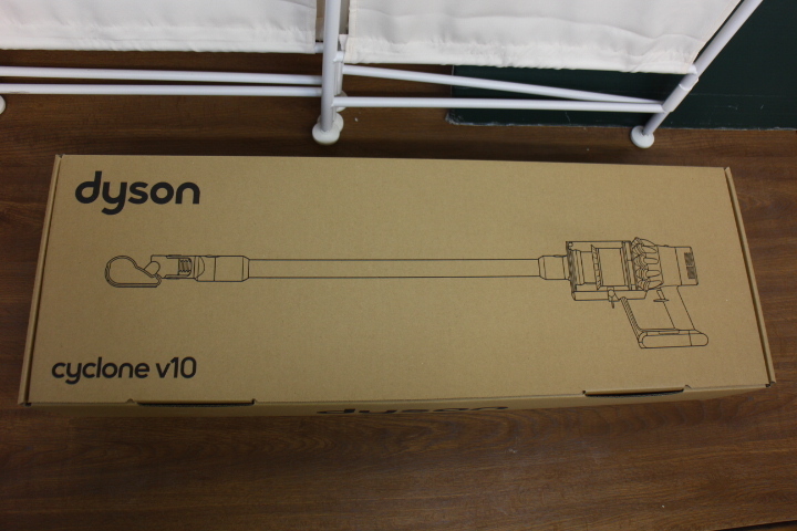 のK3163　　未使用品　Dyson　ダイソン　Cyclone V10 Fluffy SV12　サイクロン式スティッククリーナー 充電式 _画像1