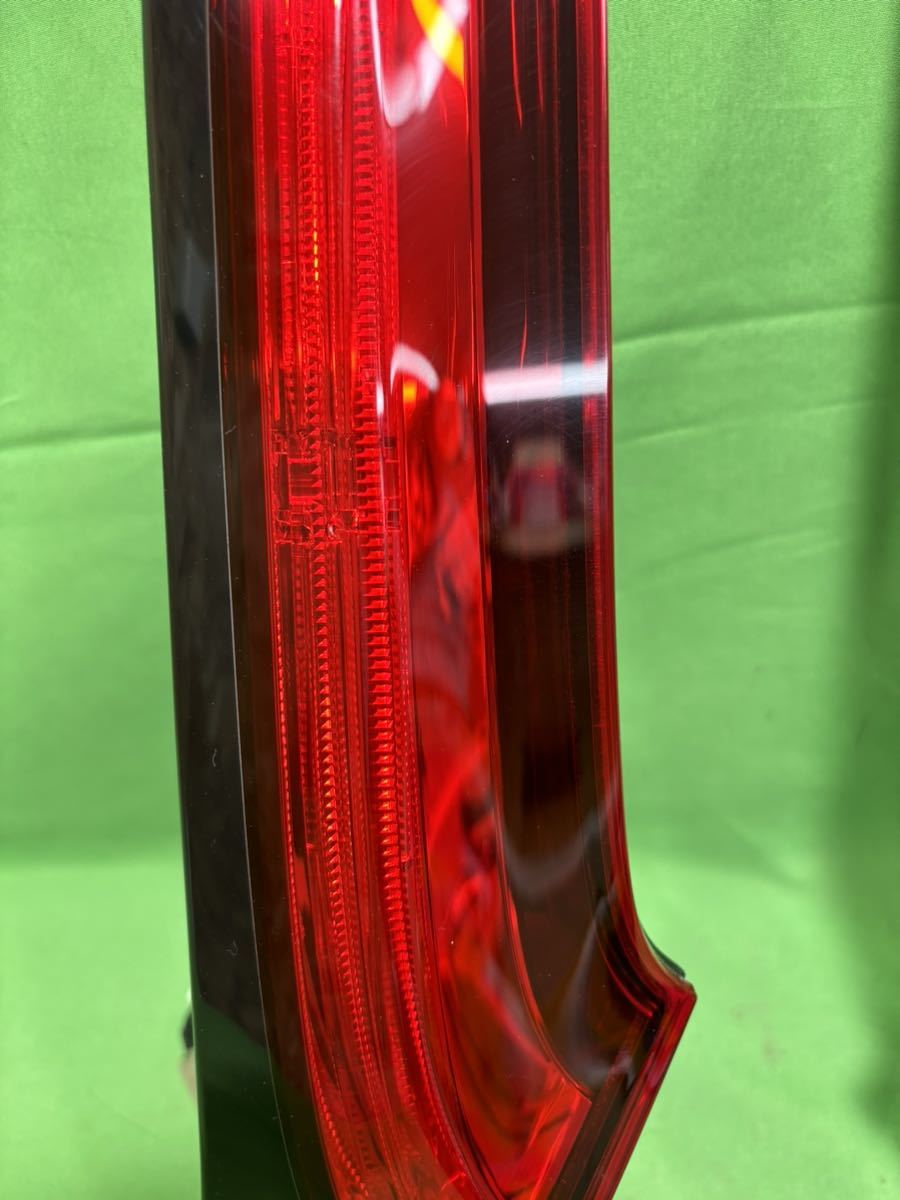 ホンダ フィットHV GP5GP6 後期用 テールランプ左右セット リッドライト LED 洗車傷程度です スタンレー W3696 個人宅配送不可_画像3