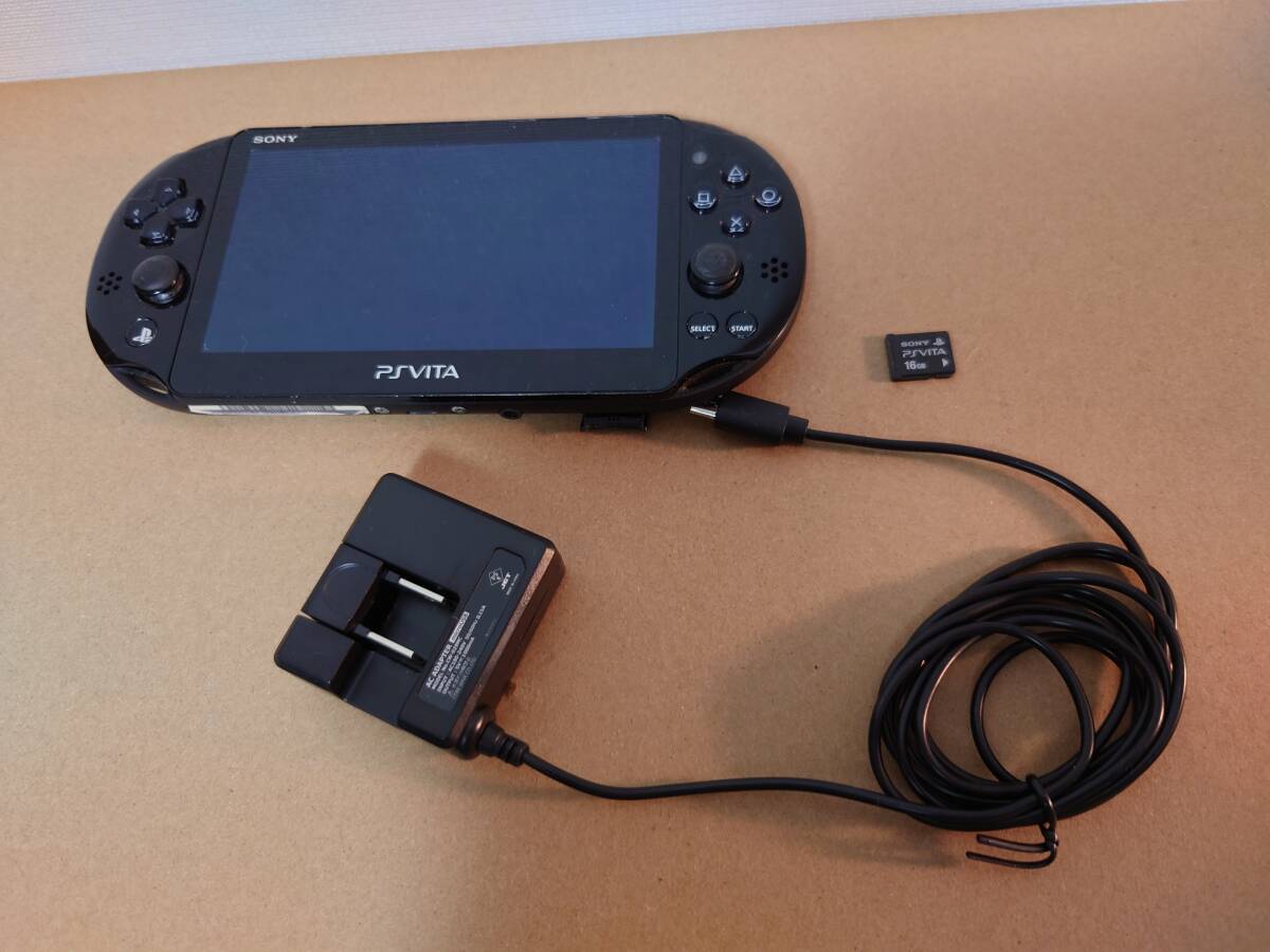 PSVITA （PCH-2000）　　SDカード・充電器付き_画像5