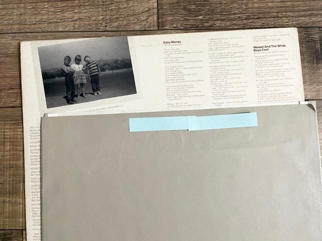 LP■Rickie Lee Jones★リッキー・リー・ジョーンズ「浪漫」79年デビュー・アルバム、今聴いても色褪せないAOR・ロック名盤。_付箋の下に英字のサインがあります