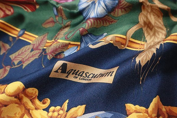 Aquascutum ◆ シルク スカーフ ネイビーマルチ 大判 ストール イタリア製 アクアスキュータム ◆C1の画像3