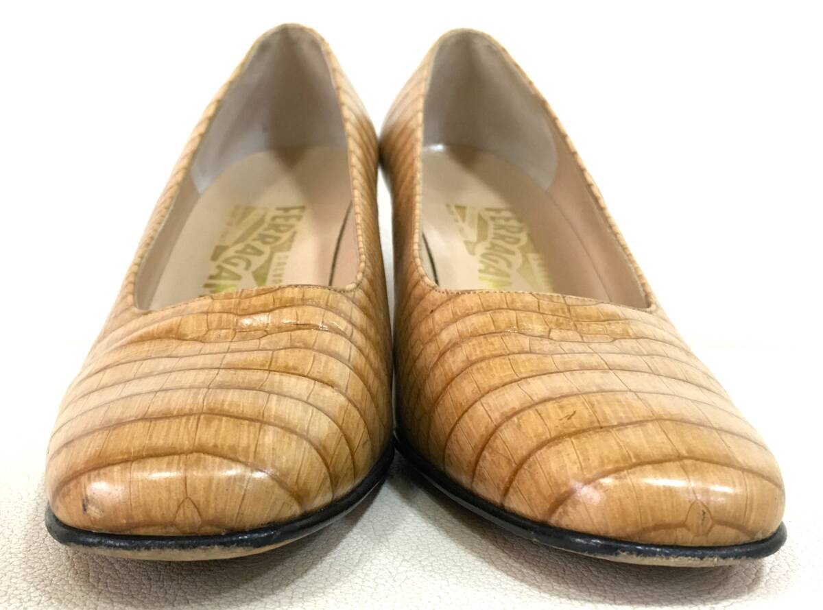 【 美品 】 Salvatore Ferragamo フェラガモ パンプス サイズ 6 1/2 ( 約 24cm ) 靴 シューズ レディース ベージュ系 現状品!!_画像3