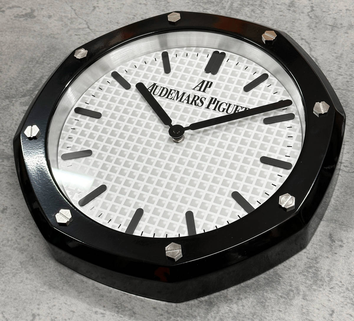 非売品◆オーデマピゲ　ロイヤルオーク　掛時計　販促用　壁掛け時計　黒×白文字盤　最落価格なし_画像2