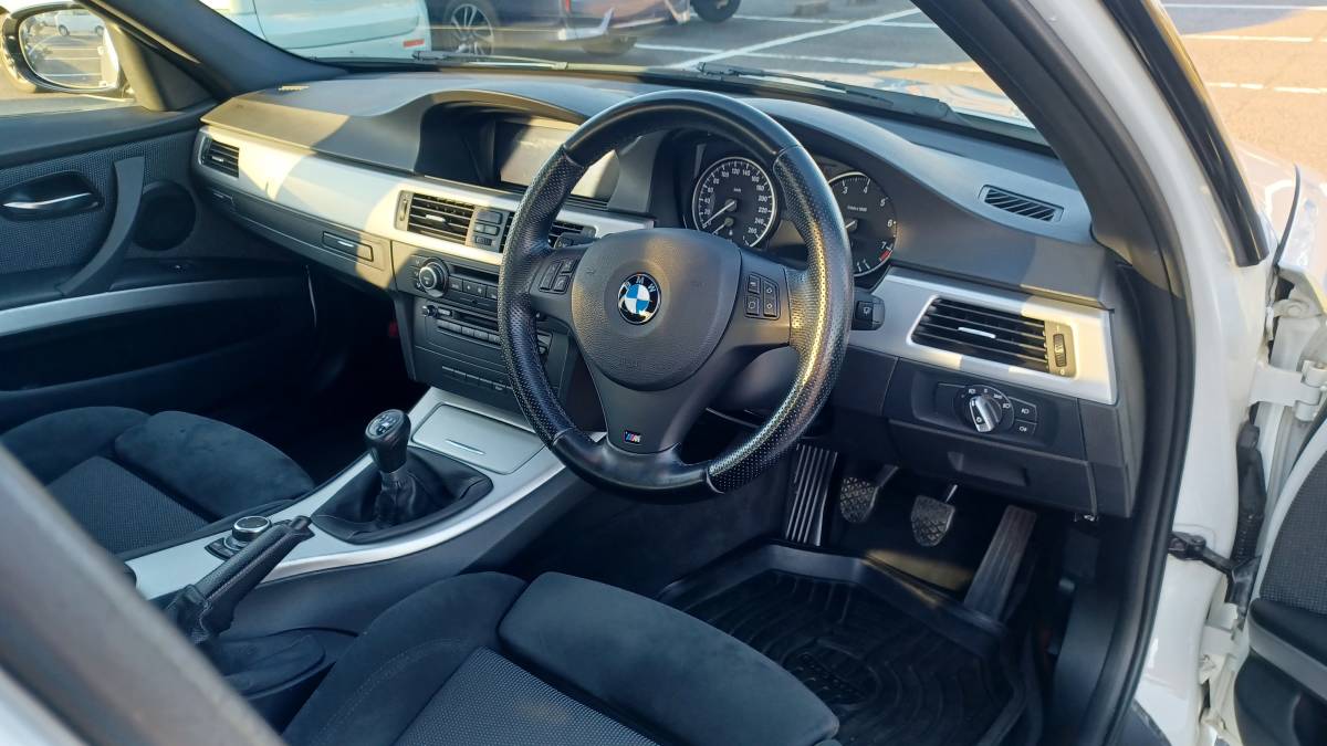 大値引き BMW3シリーズ320i Mスポーツ 6速MT車検7年8月_画像6