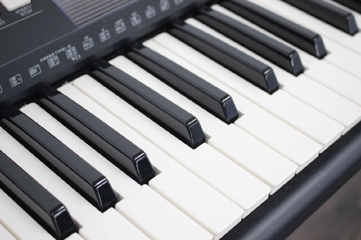 【行董】AA036BOM27 YAMAHA ヤマハ PSR-E423 電子ピアノ キーボード 61鍵 楽器 鍵盤楽器 スタンド 保存袋付き_画像2