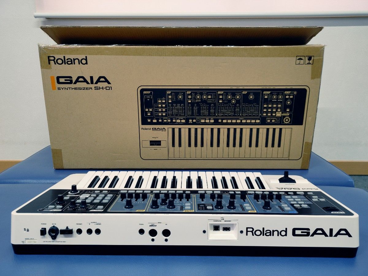 ローランドSYNTHESIZER GAIA SH-01+専用ソフト+カタログ+徹底活用本「シンセサイザーで音作りを楽しむ本」