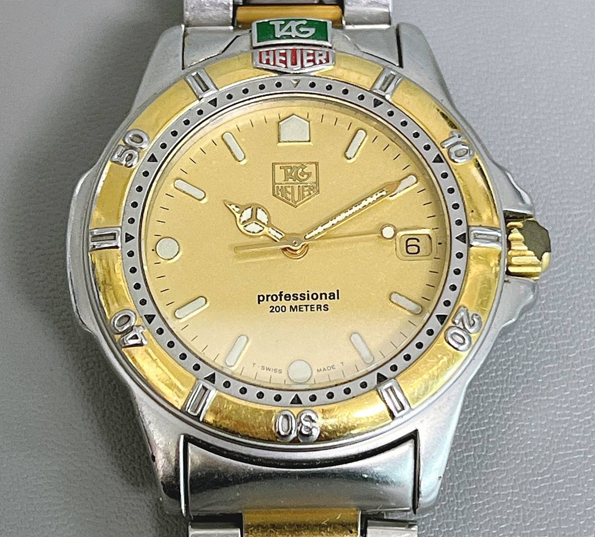 タグホイヤー プロフェッショナル200m クォーツ デイト ゴールド文字盤 995.406K 腕時計_画像1