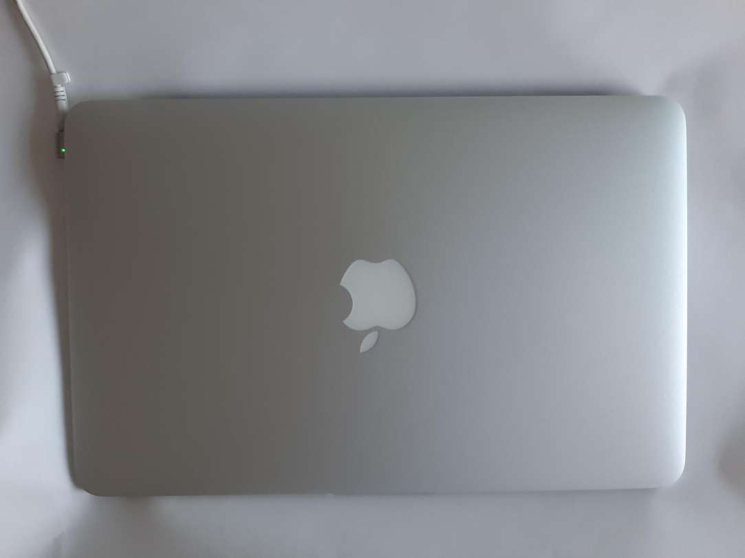 【動作良品。最新 macOS 14.3 Sonoma】Apple MacBook Air 13-inch Mid 2011 A1369 EMC2469 CPU i5 1.7 GHz/4GB/256GB SSD