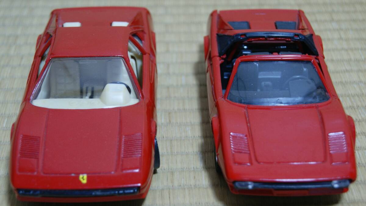 ■≪ジャンク≫フェラーリ308GTB 2台 1/24 ITALY製 Ferrari burago イタリア ブラーゴ スーパーカー 当時物 使用品 飾り品 汚れホコリ_右）1台屋根がございません。ご確認下さい