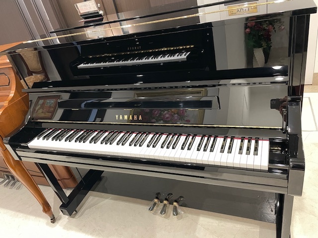  used upright piano [ musical instruments shop exhibition ]YAMAHA YU11 2014 year made presently selling price 880,000 jpy! super-beauty goods! adjusted!