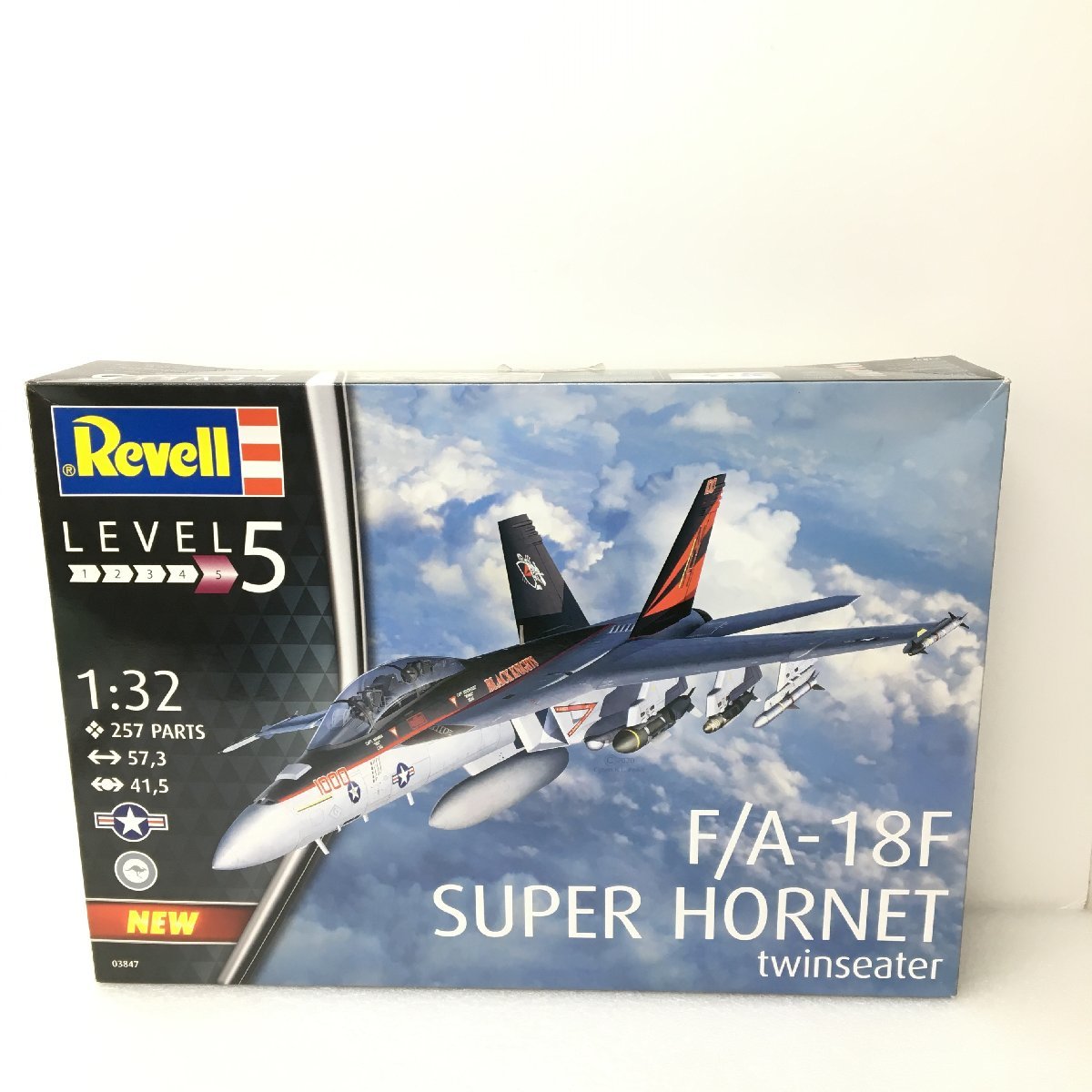 Revell LEVEL5 F/A-18F SUPER HORNET twinseater プラモデル (外箱開封・中未使用品) 未組み立て品_画像1