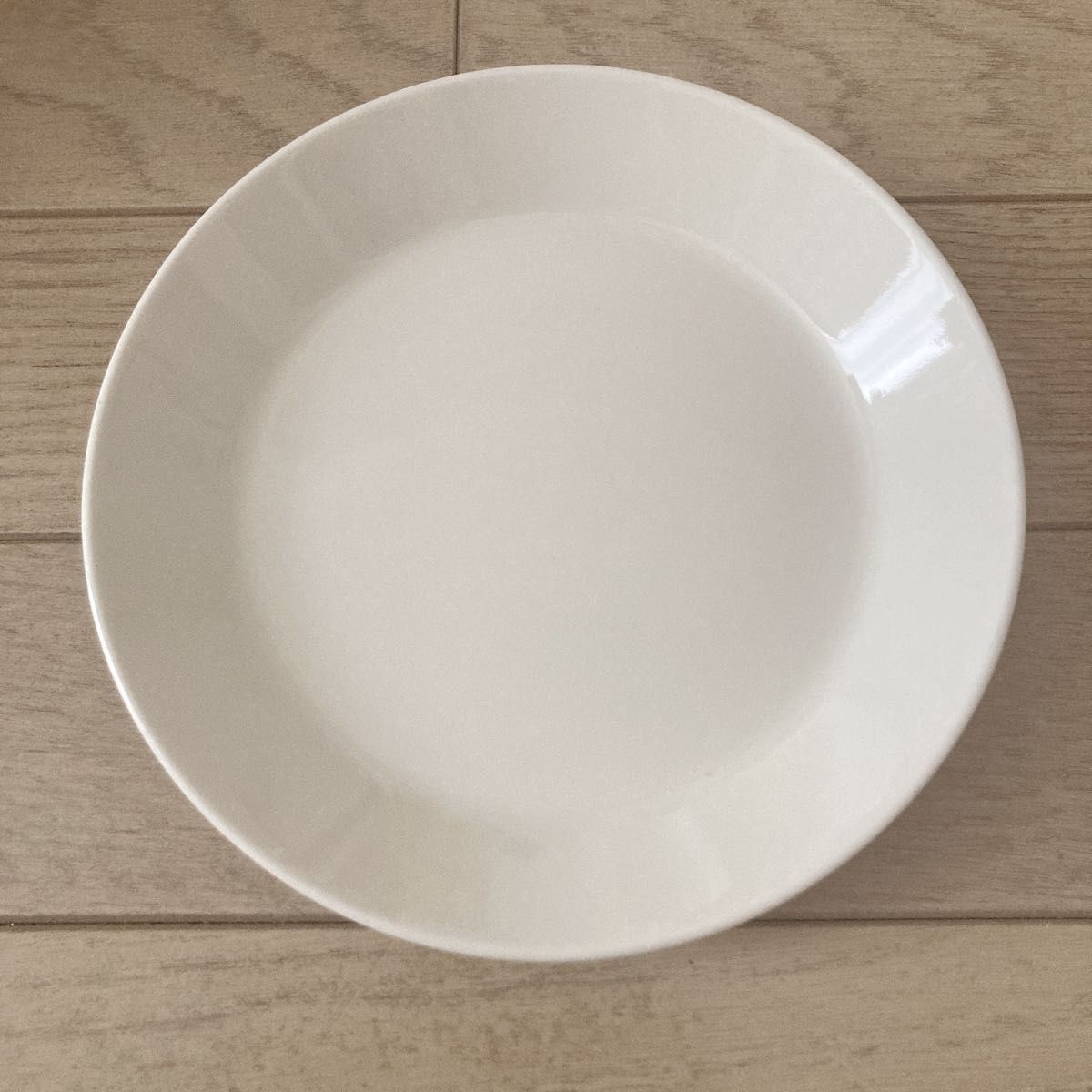 イッタラ　ティーマ　プレート　白　ホワイト　中皿　小皿　デザート皿　ケーキ皿　リムプレート　アイボリー　北欧