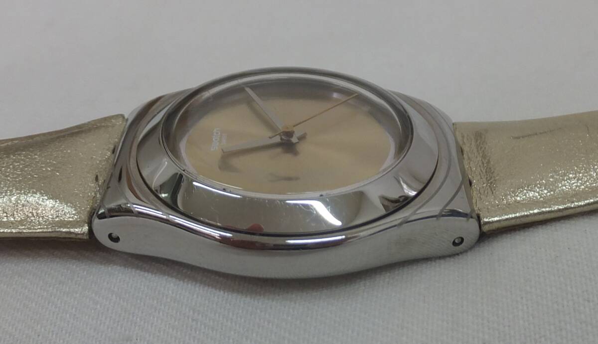 【中古動作品】★swatch IRONY アイロニー 3針クォーツ レディース腕時計 AG2015 SWISS MADE 金文字盤/ベルトの画像4