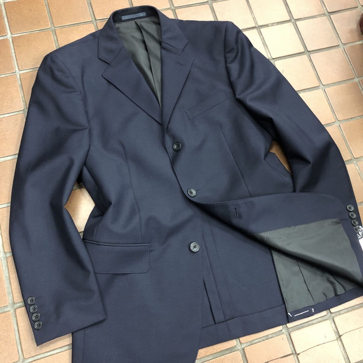 英国紳士スタイル【訳あり未使用品】紳士服　背広　3Bスーツ　セットアップ/A6 サイズL/王道カラー★紺/サイドベンツ 1タック/サラサラ生地_画像2