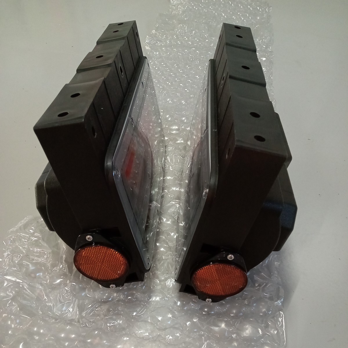 新車外し】 日野純正LEDテールランプ 左右セット プロフィア 新車外し】 日野純正LEDテールランプ 左右セット プロフィア