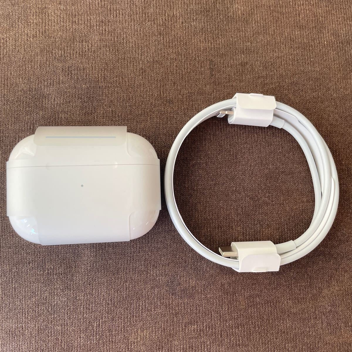 Apple純正 AirPods Pro 第1世代　MLWK3J/A MagSafe対応充電ケース＋lightening USB-Cケーブルのみ イヤホン無し 新品未使用品。