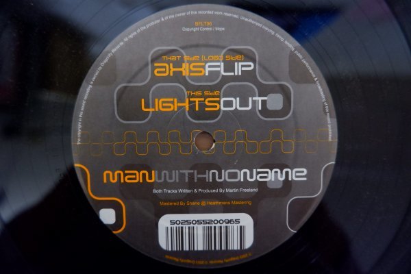 C3-156＜12inch/UK盤＞Man With No Name /「Axis Flip / Lights Out」_画像4