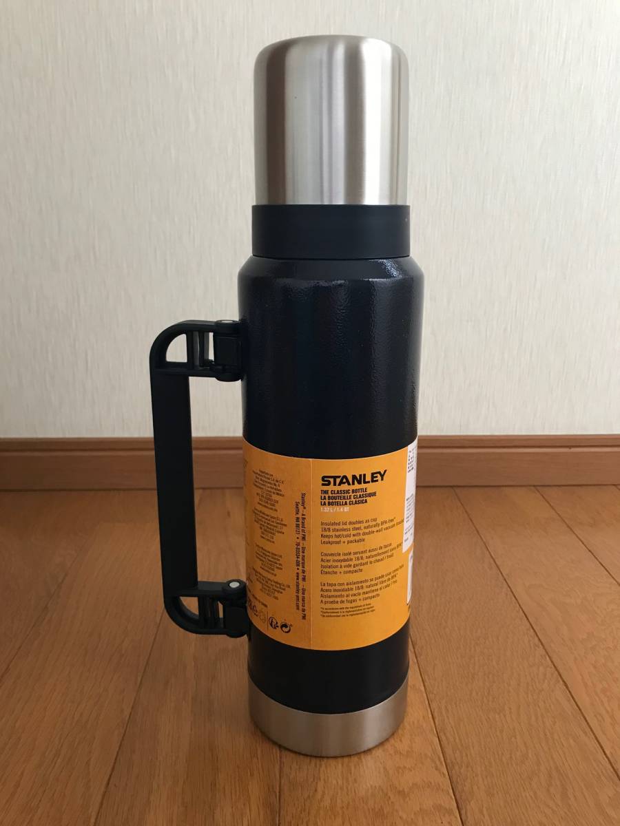 新品 STANLEY スタンレイ ステンレス製 真空 断熱 クラシック ボトル 紺 1.32L 保温 保冷 キャンプ アウトドア スポーツ_画像2