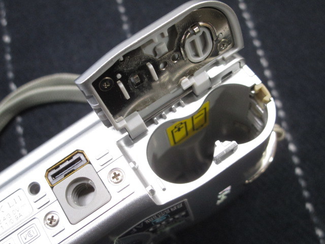 ☆Nikon ニコン COOLPIX L11 コンパクトデジタルカメラ 単3形電池対応 ケース付き 通電確認済み ジャンク☆ S02-0214_画像10