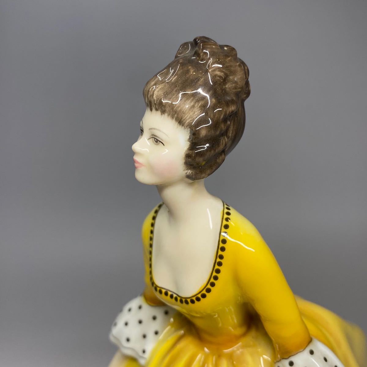 ロイヤルドルトン 置物 フィギュリン イギリス 陶器人形 ROYAL DOLTON 女性 ドレス コーライルの画像6