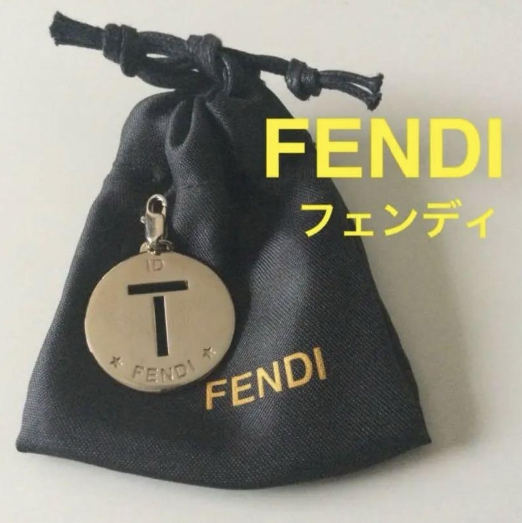 FENDI★フェンディ ペンダントトップ “Y” イニシャルチャーム プレート ネックレストップ ゴールド 型抜き 未使用 イタリア製 正規品