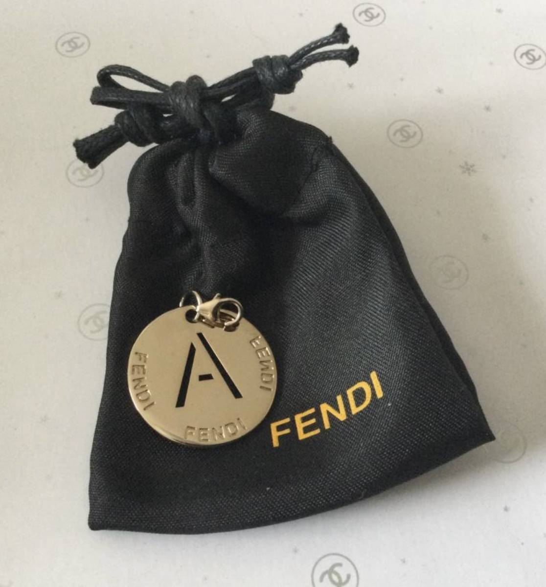 FENDI★フェンディ ペンダントトップ “A” イニシャルチャーム プレート ネックレストップ ゴールド 型抜き 未使用 イタリア製 正規品_画像7