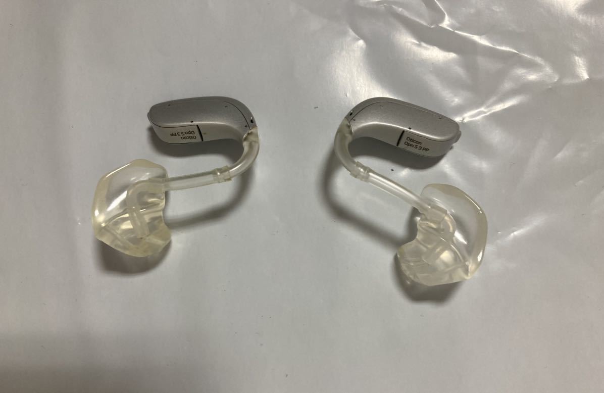 オーティコン べロックス 耳かけがた 補聴器 耳掛け型 チタニウムシルバー 電池 セット_画像7
