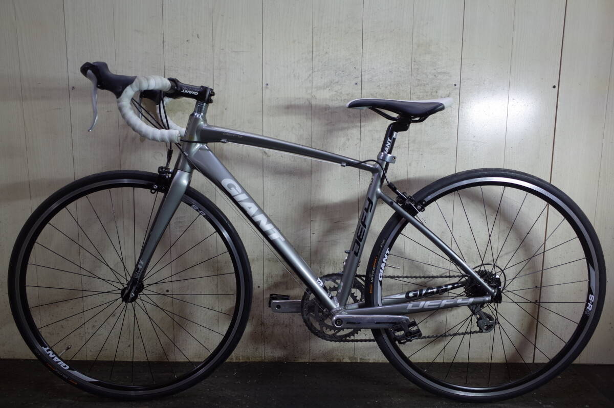 人気美品！GIANT DEFY 700C アルミ+カーボンフォークCLARIS 2X8S 470mm ロードバイク_画像2