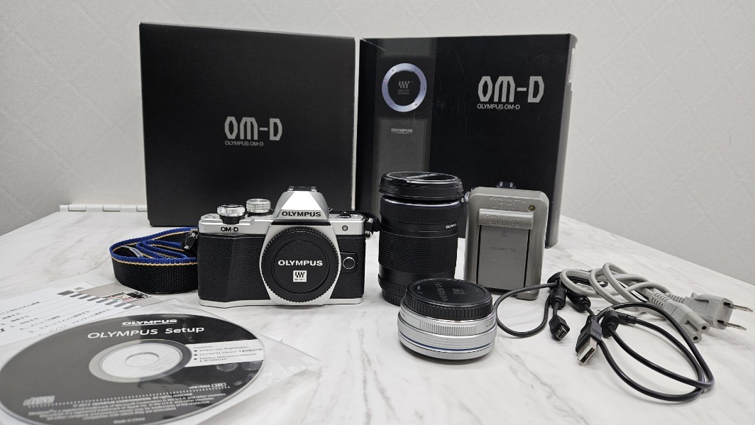 【F7261】OLYMPUS OM-D E-10 Mark2 オリンパス デジタルカメラ レンズ セット 通電確認済_画像1