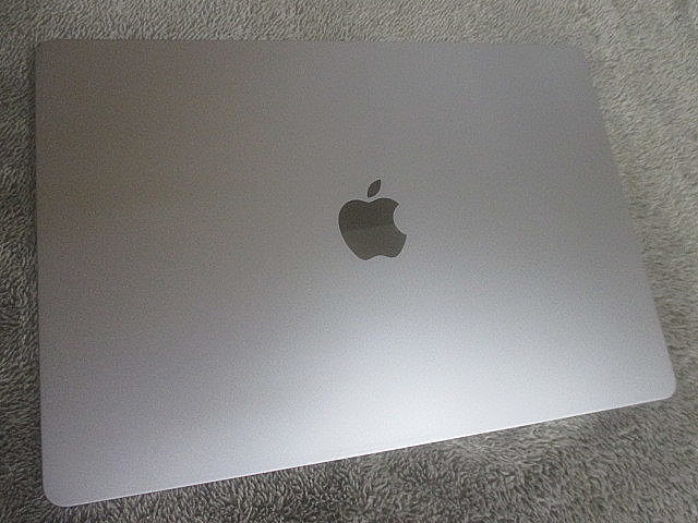 (1610) 美品 初期化済 Apple アップル MacBook Air Ventura M2 メモリ:8GB SSD:256GB 15インチ 充放電回数:12回 MQKP3J/A A2941_画像6