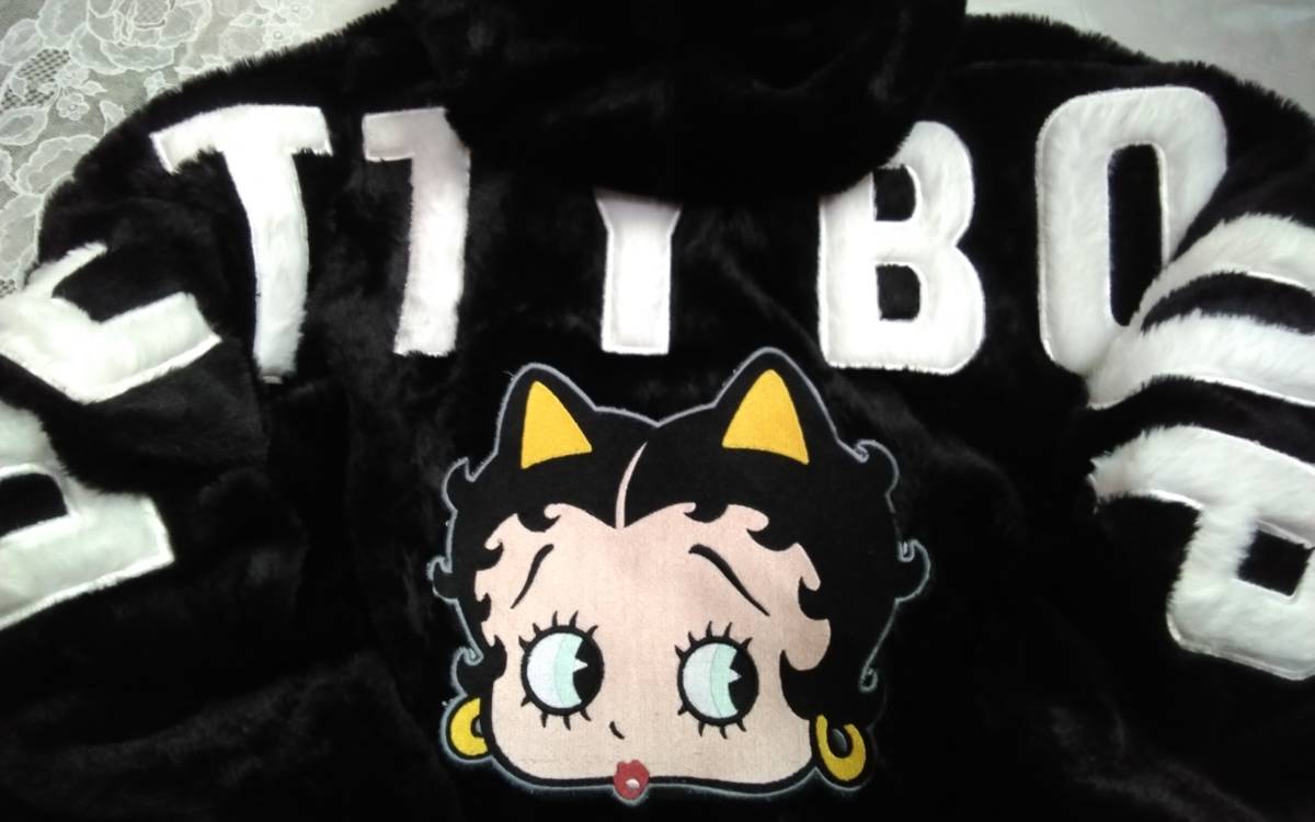 ☆メンズ☆可愛い！猫お耳のベティちゃんアップリケ付きのブラック色フェイクファージップパーカージャケットです(o^―^o)サイズＬ☆_画像2