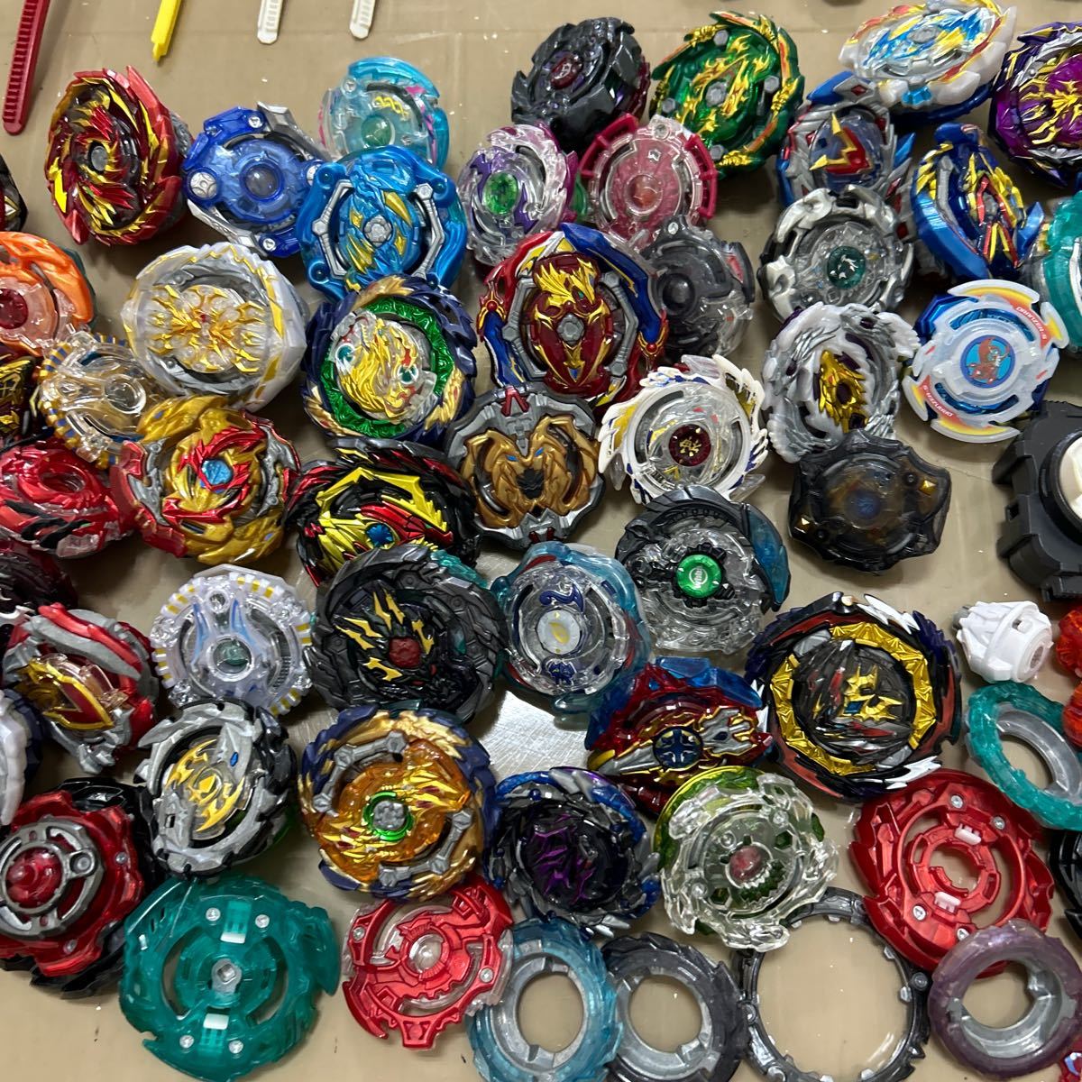 36. タカラトミー BEYBLADE ベイブレード 大量 まとめ ランチャー パーツ ディスク スタジアム 色々_画像3