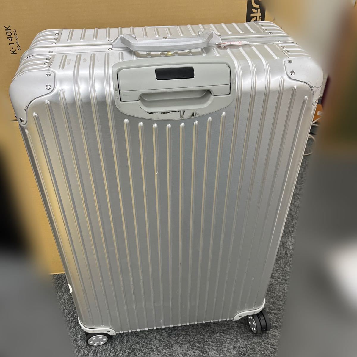 472.◎1円スタート◎【訳あり】RIMOWA リモワ スーツケース キャリーケース トラベル 旅行 シルバー 大容量 電子タグ有 【80756】_画像2