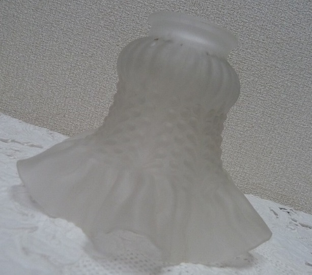 (☆BM)昭和レトロ/すりガラス ランプシェード(0110-④)1点 白 ホワイト 乳白色 アンティーク 照明 電傘 シャンデリア 部品 パーツライトの画像10