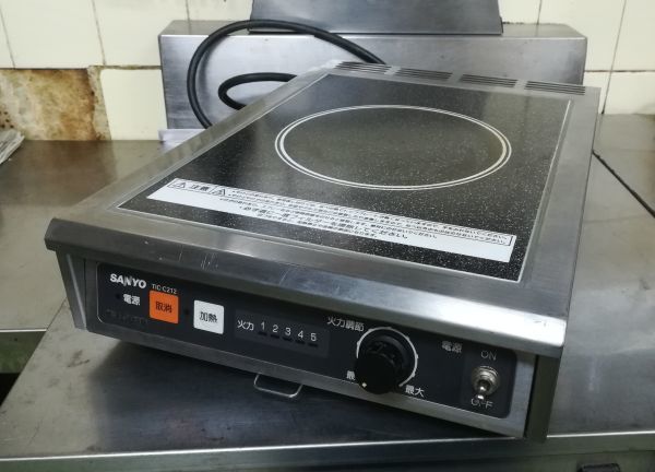 中古 美品■サンヨー SANYO◆TIC-C212◆電磁調理器 単相200V■50-60Hz 2000W#業務用 電気コンロ IH レンジの画像1