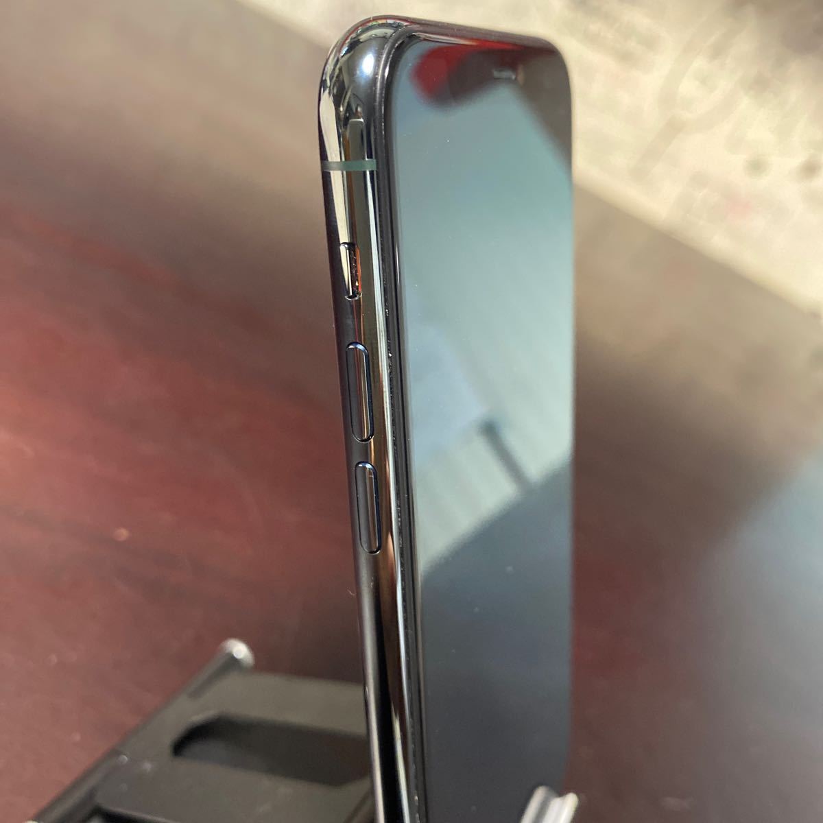 【中古品】 Apple iPhone 11 pro 256GB ミッドナイトグリーン au デュアルSIM SIMフリー バッテリー84％_画像5