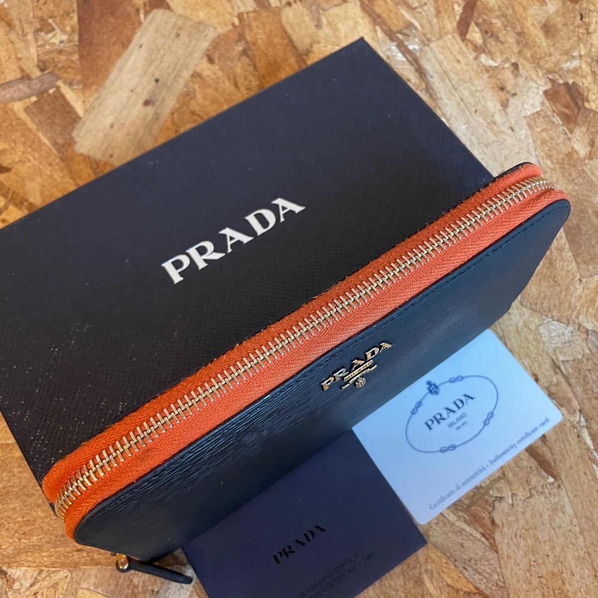 1円 美品 PRADA プラダ ラウンドファスナー 黒　長財布 男女 サフィアーノレザー バイカラー■ブラック■黒■レザー■画像全て付属_画像4