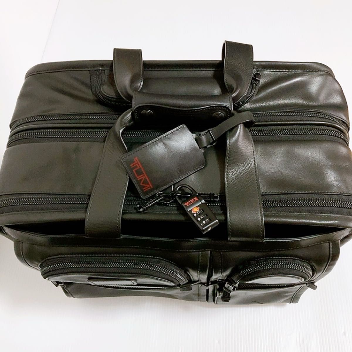 【希少】TUMI(トゥミ) オールレザー キャリーバッグ 96103DH ビジネスバッグ エクスパンダブル 【希少】TUMI(トゥミ) オールレザー キャリーバッグ 96103DH ビジネスバッグ エクスパンダブル