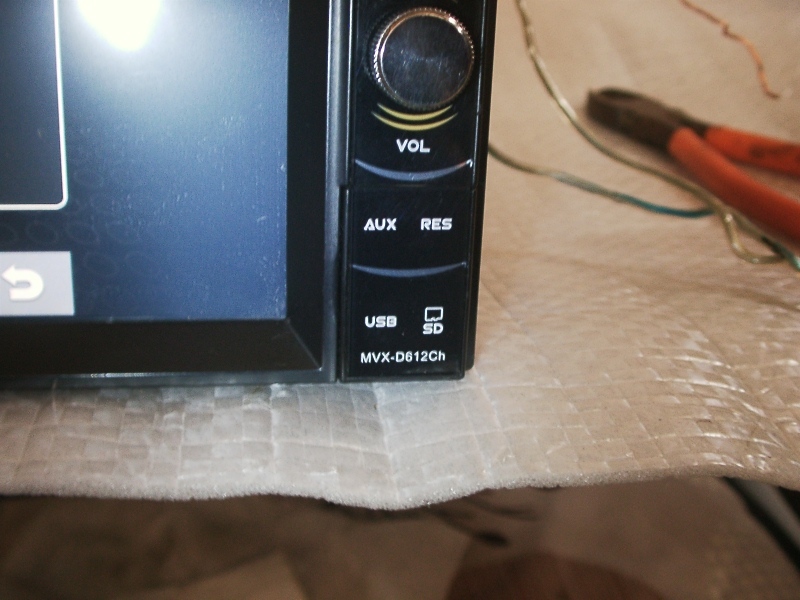 マルチAV azur ラジオ（FM/AM）・CD・DVD・ワンセグTV・USB・SD リモコン付き・TVアンテナ付き 訳あり 軽自動車・軽バン・軽トラ の画像6
